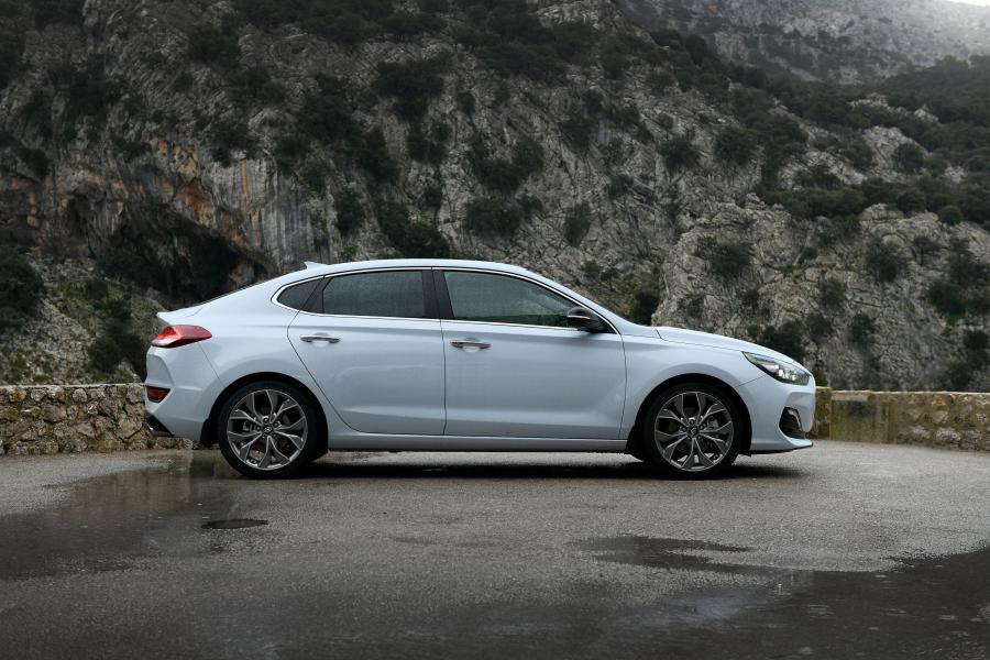  Hyundai i30 Fastback (PD) 2017 года  (WW) (фото 28 из 51)